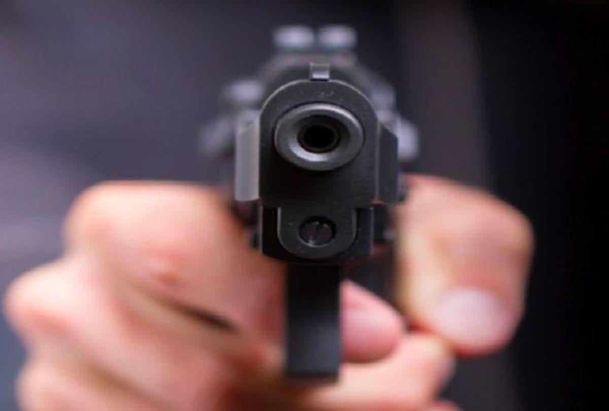 Crime in Jaunpur: The miscreants looted the bike after shooting the young man