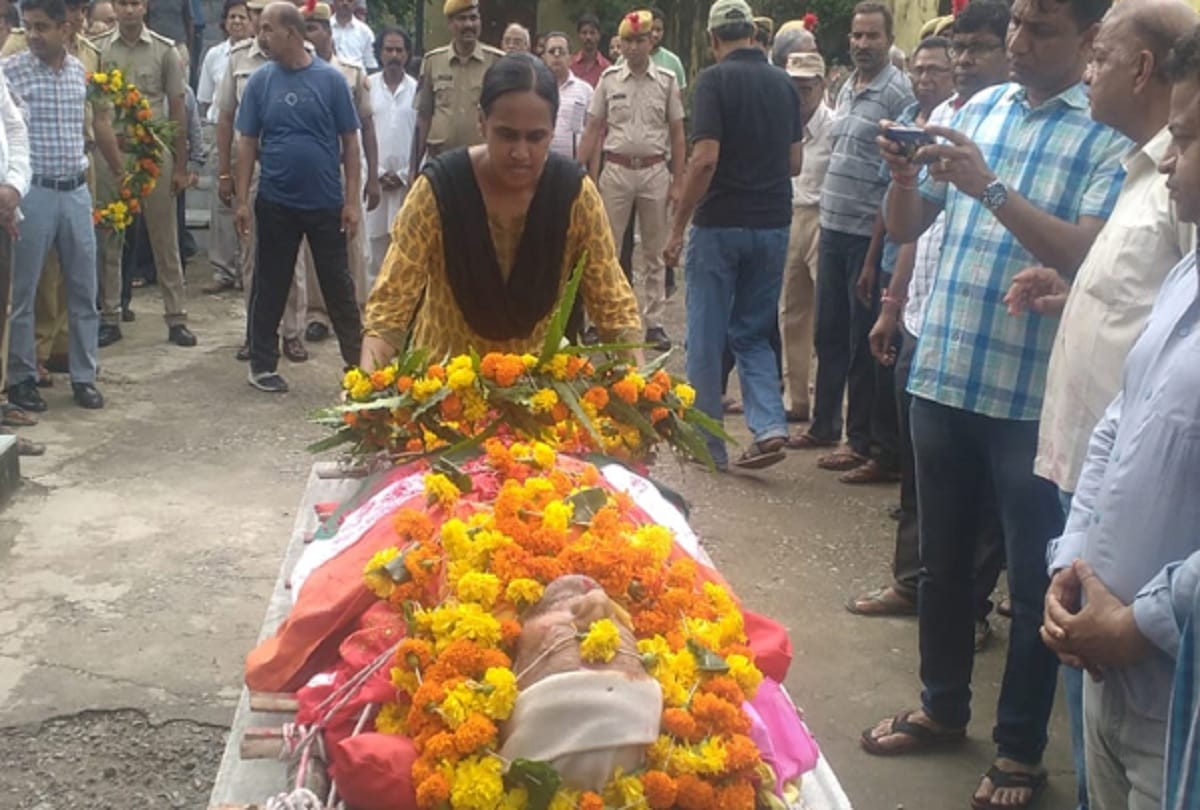 Funeral of freedom fighter Dr. Devi Lal Paliwal with state honor
