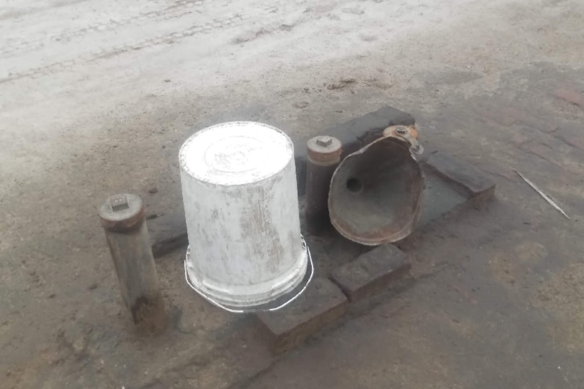 Black oil wires connecting with Shamli
