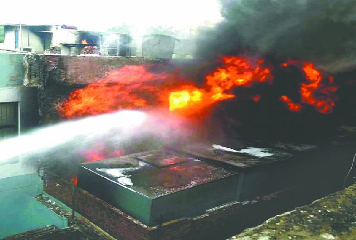 Delhi Fire breaks out at engine oil warehouse in Punjabi Bagh