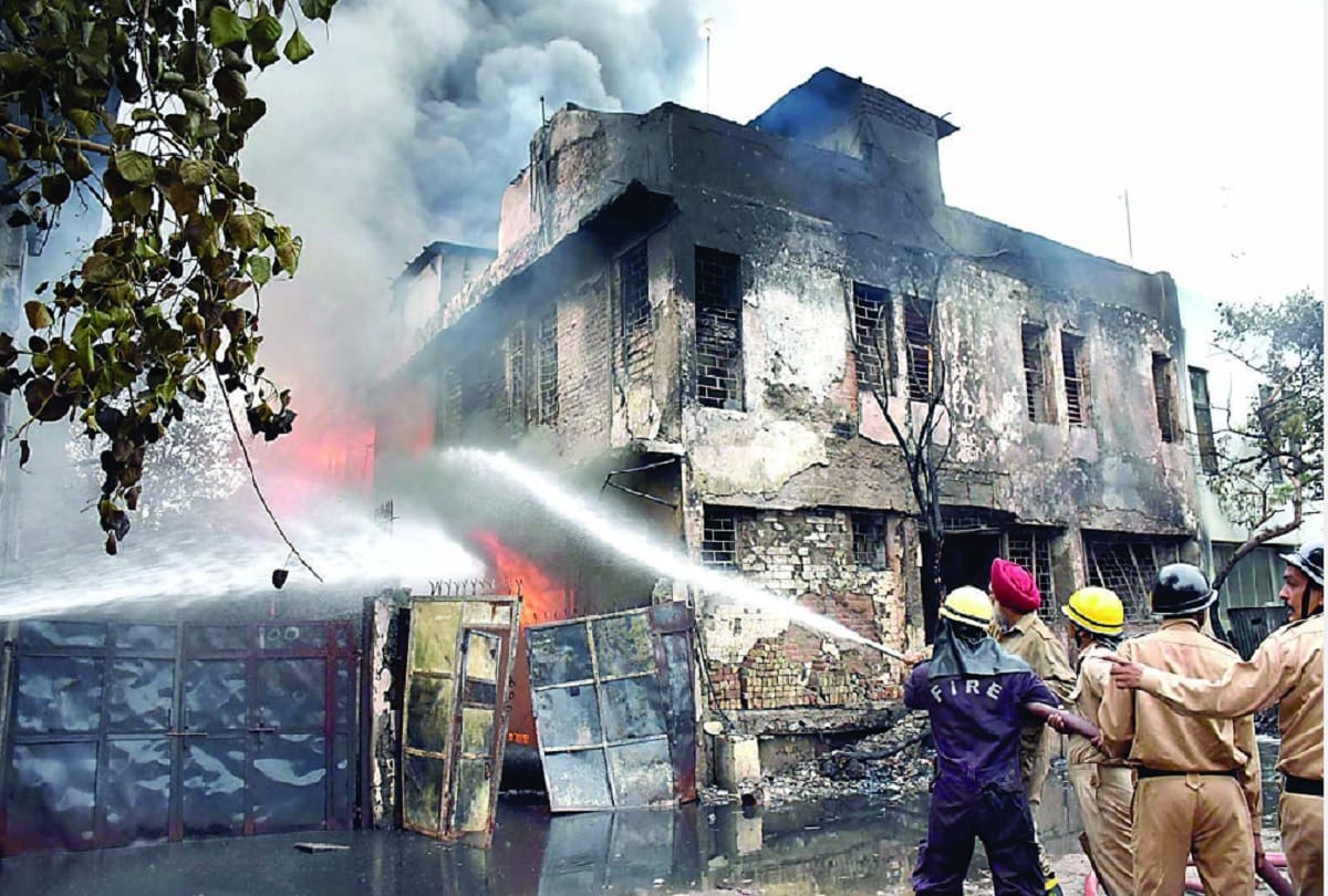 Delhi Fire breaks out at engine oil warehouse in Punjabi Bagh