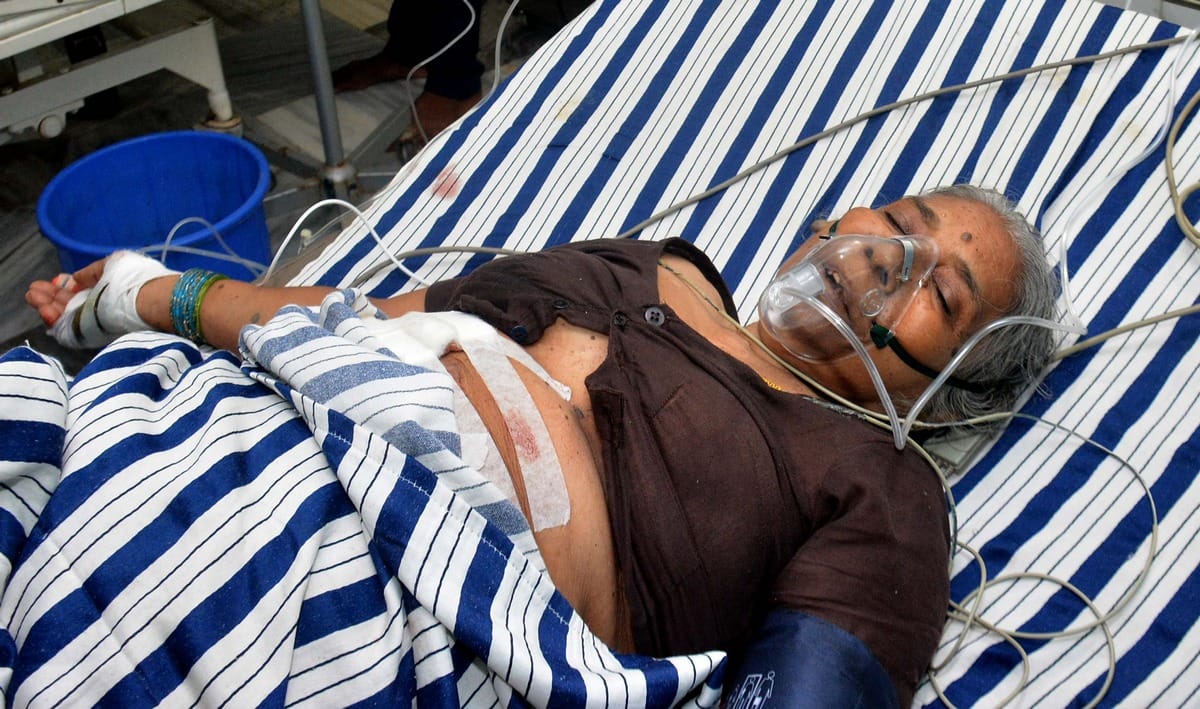 bike rider gun shot a old woman serious injured admit in hospital sarnath varanasi