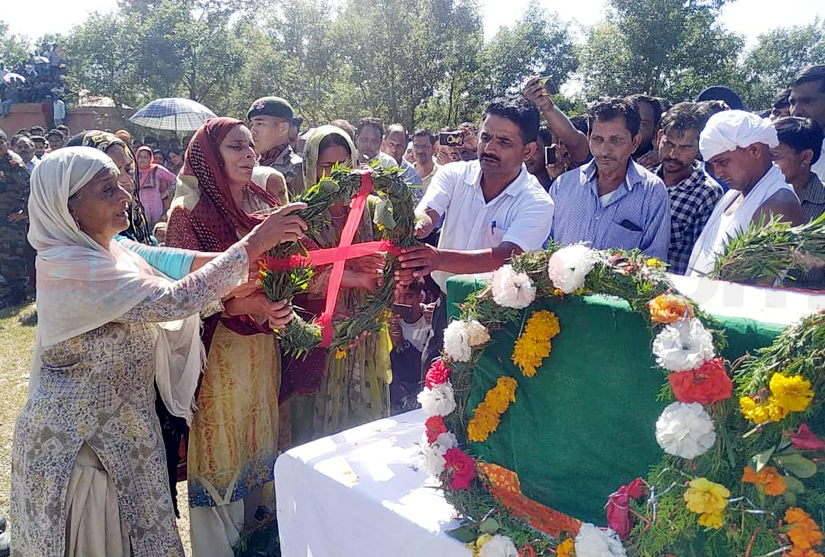 soldier martyred in Dras sector, soldier was Naushara resident