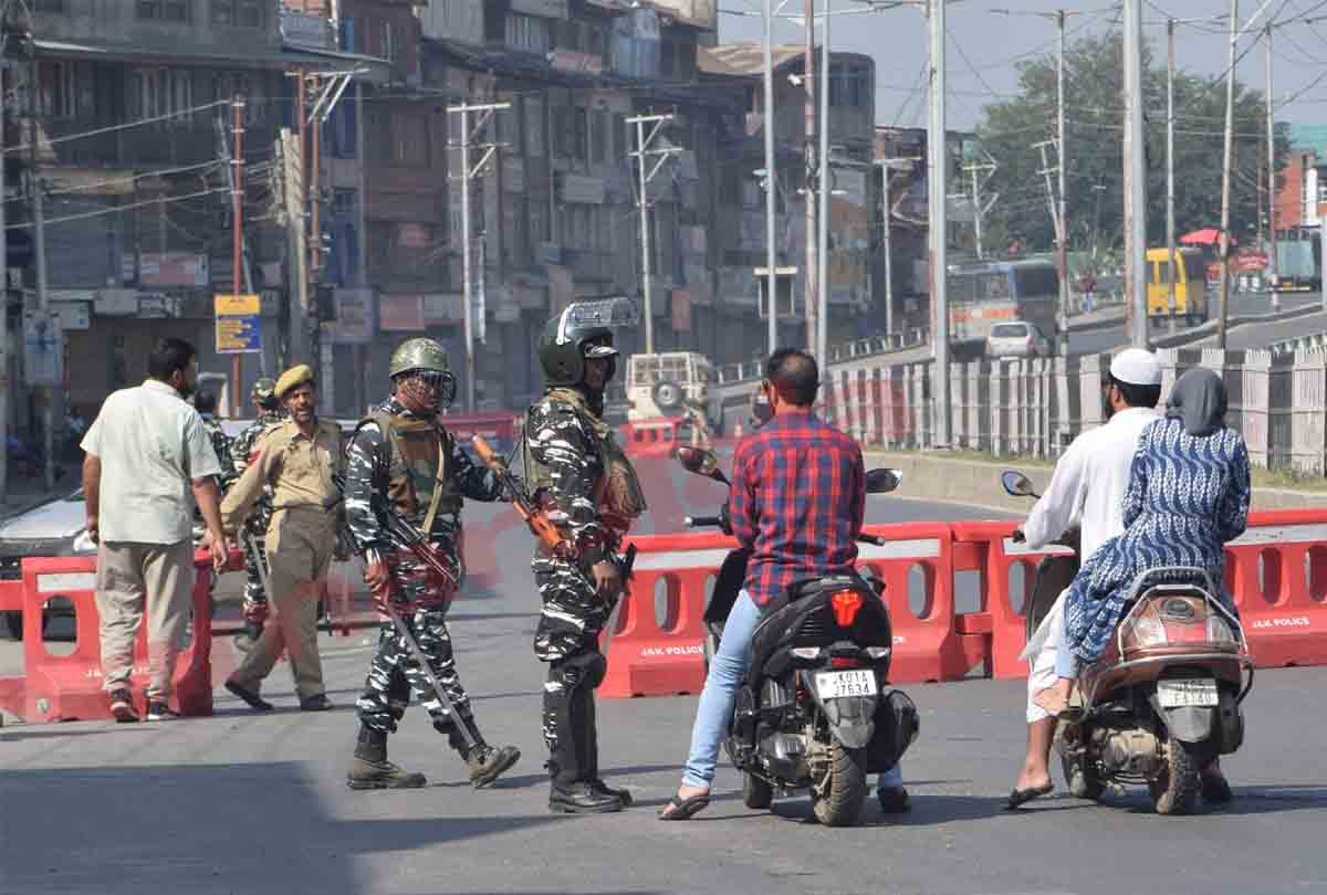 curfew in many areas Srinagar to stop Muharram procession, jammu kashmir latest news and visuals