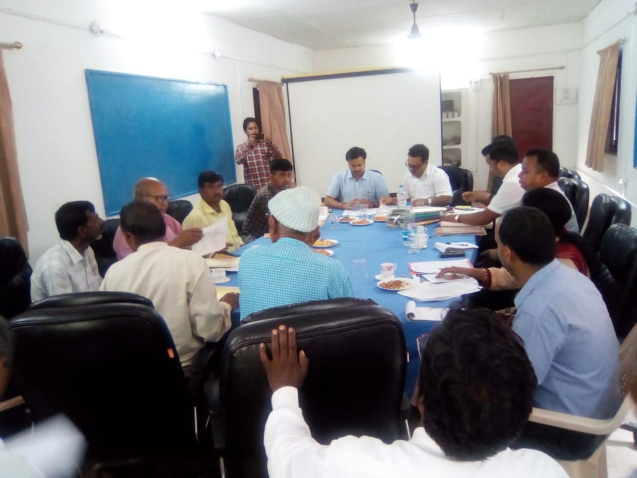 Jhirauli attempts to convince the villagers