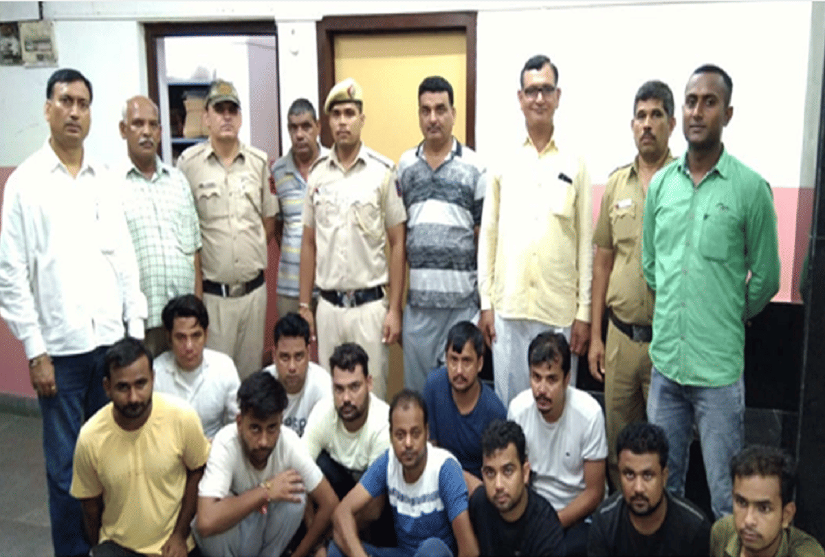 thirteen crore fraud from two hundred policy holders by hoax of bonus