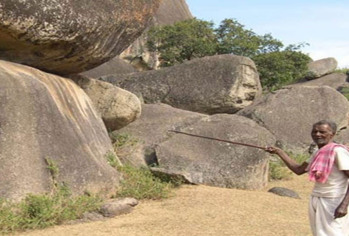 weird news of mountain in jharkhand for baby