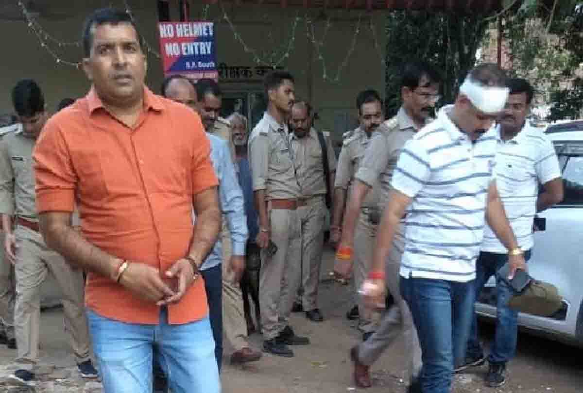 Inspector's head cracked in stone pelting at kanpur