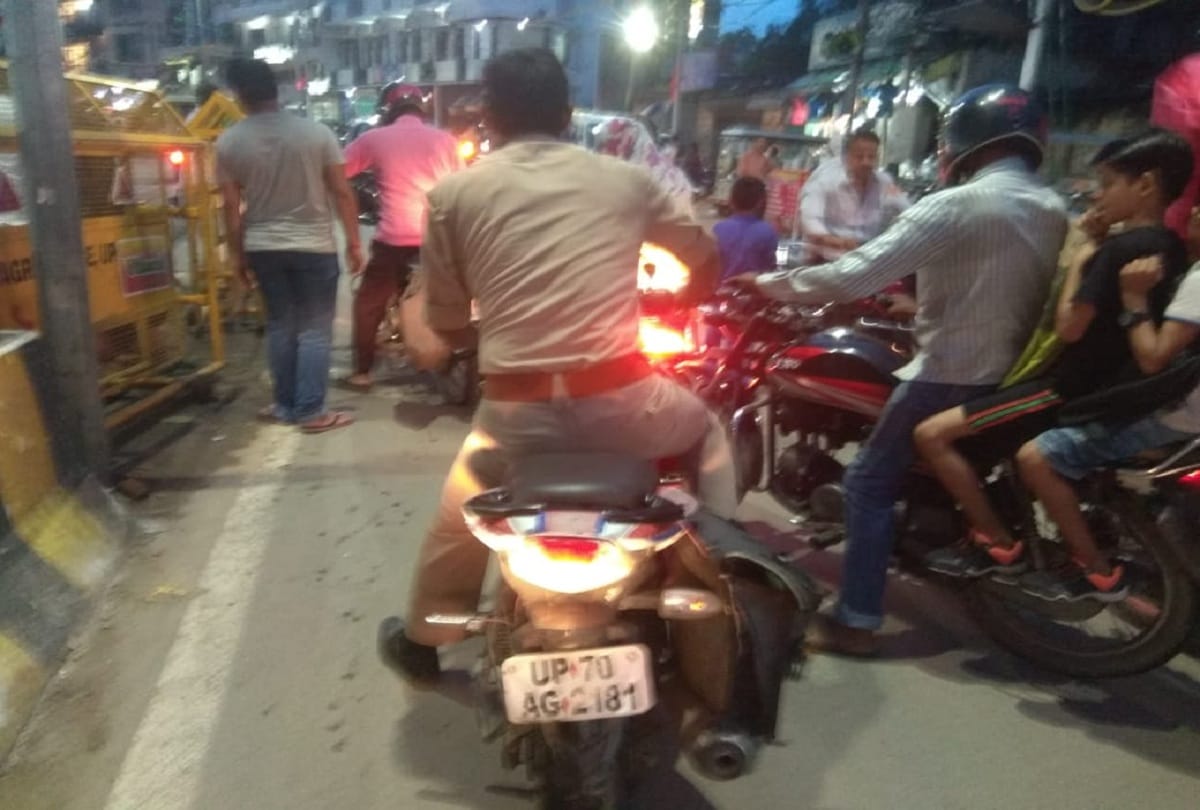 Prayagraj police staff rides on road without helmet faces social media trolling