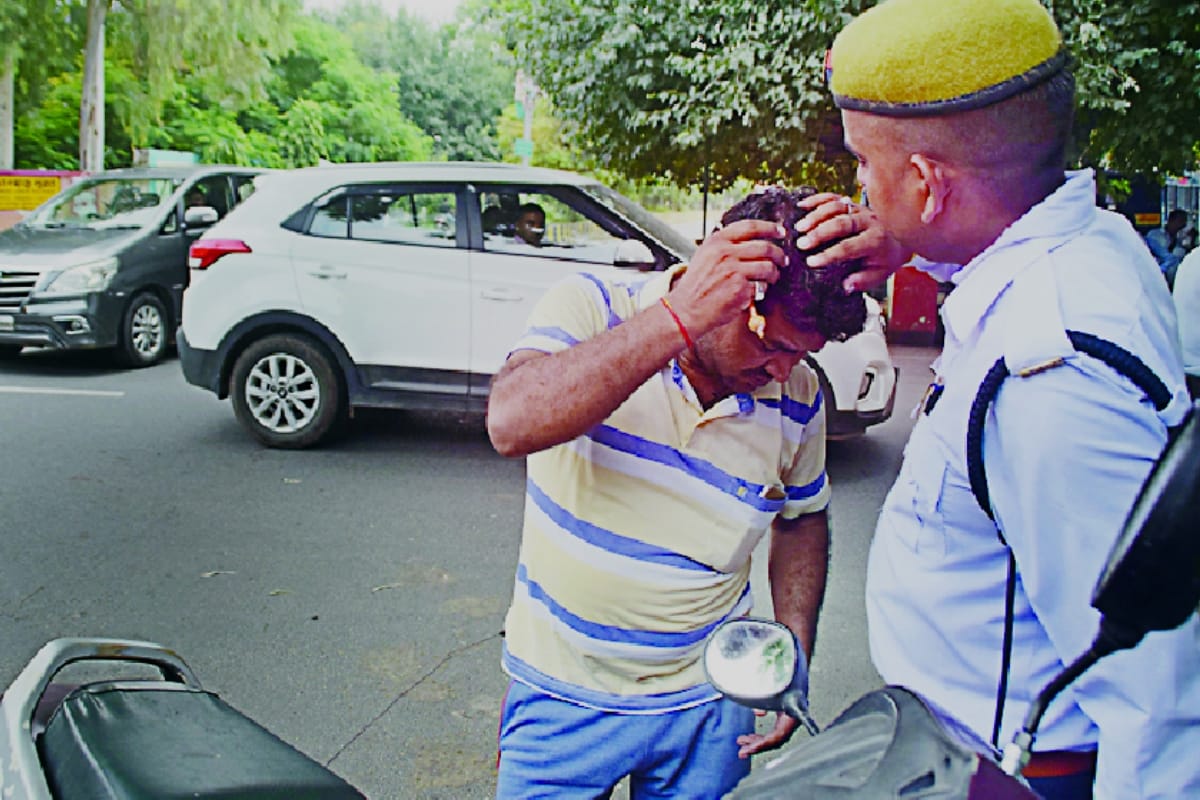 New traffic rules, People are making funny excuse to escape from vehicle Challan in Meerut