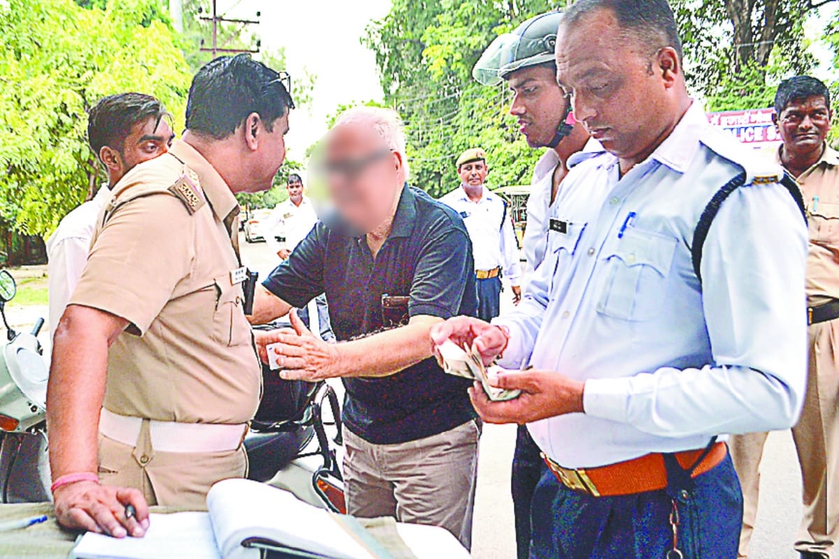 New traffic rules, People are making funny excuse to escape from vehicle Challan in Meerut