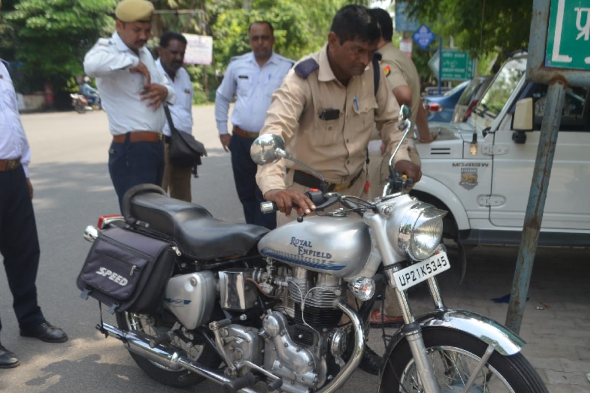 Uttar Pradesh Government warns Traffic violators to pay fine on spot, avoid pay more in court