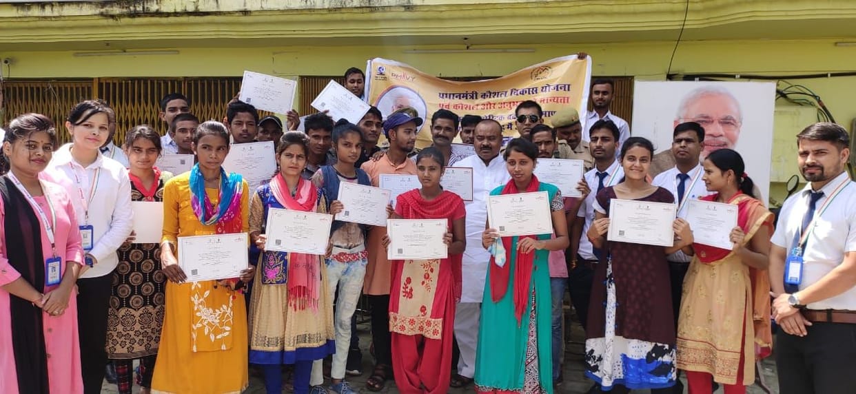 MLA gave training certificate to youth