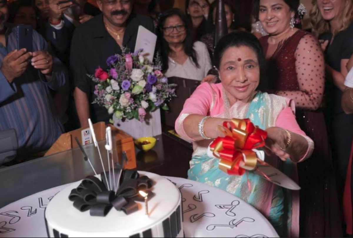 singer asha bhosle celebrate her 86th birthday at dubai