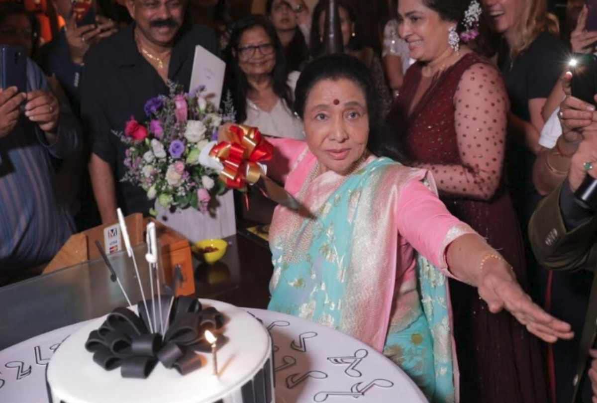 singer asha bhosle celebrate her 86th birthday at dubai