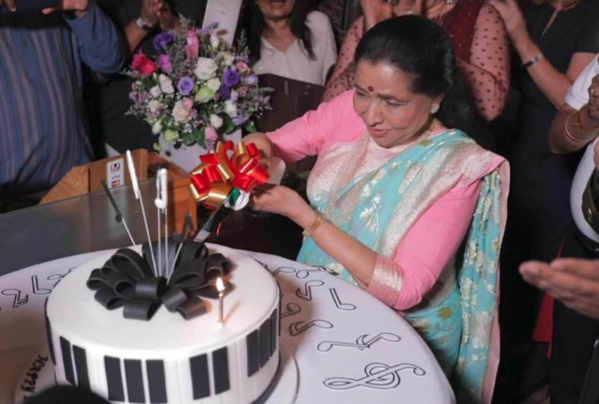 singer asha bhosle celebrate her 86th birthday at dubai