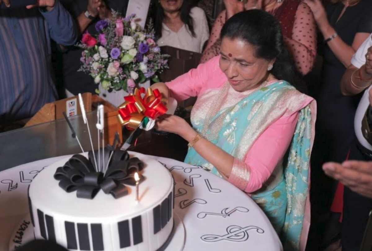 singer asha bhosle celebrate her 86th birthday at dubai