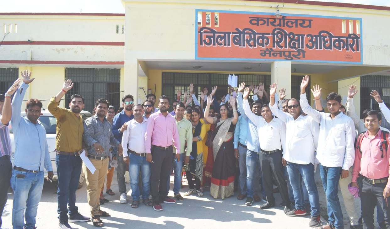 agitation in mainpuri, teacher
