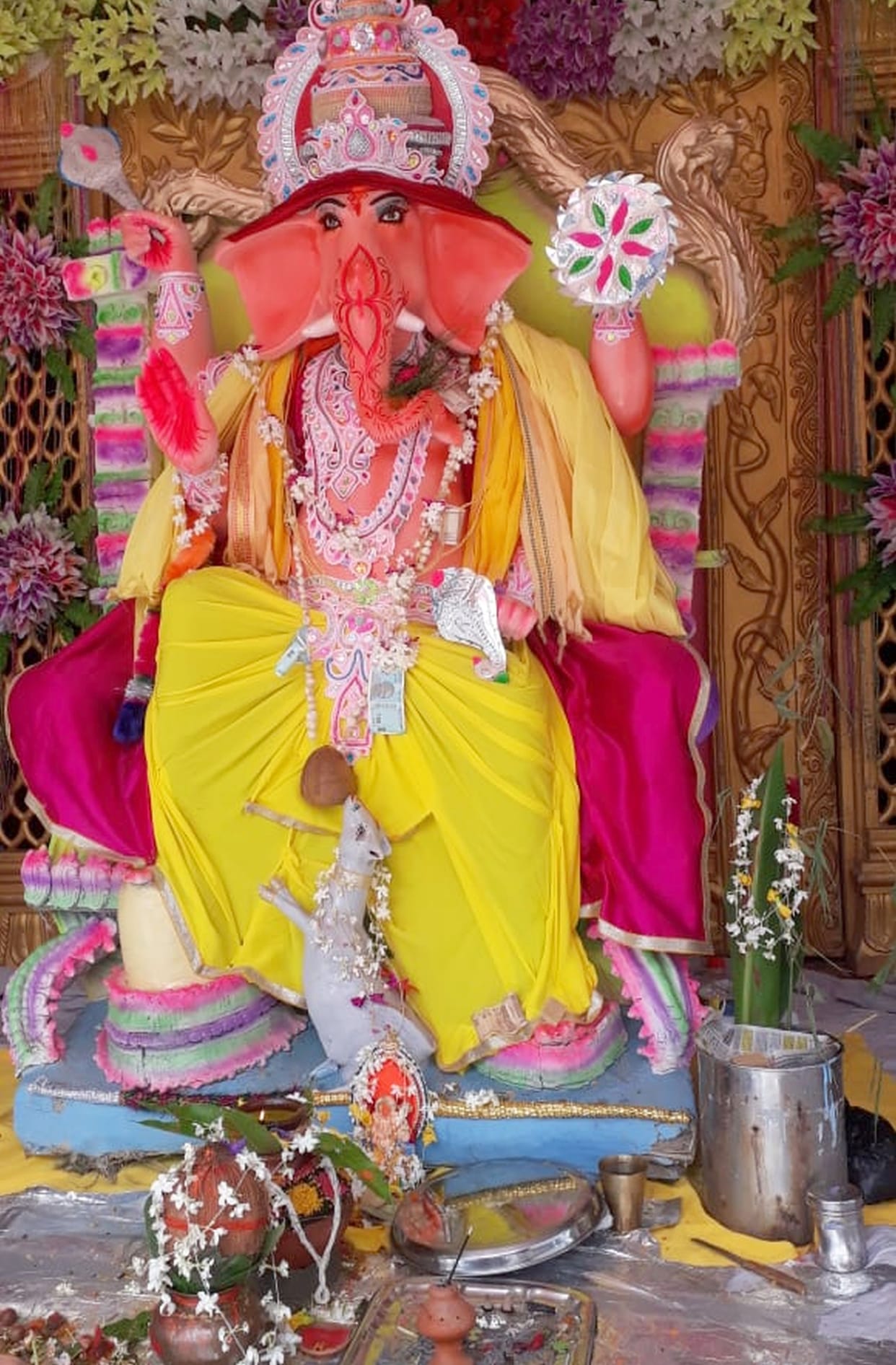 Devotees are gathering to worship Ganpati