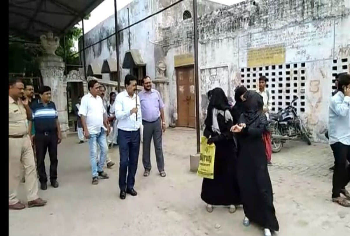 muslim girl students will have to wear burqa of dress color in college firozabad