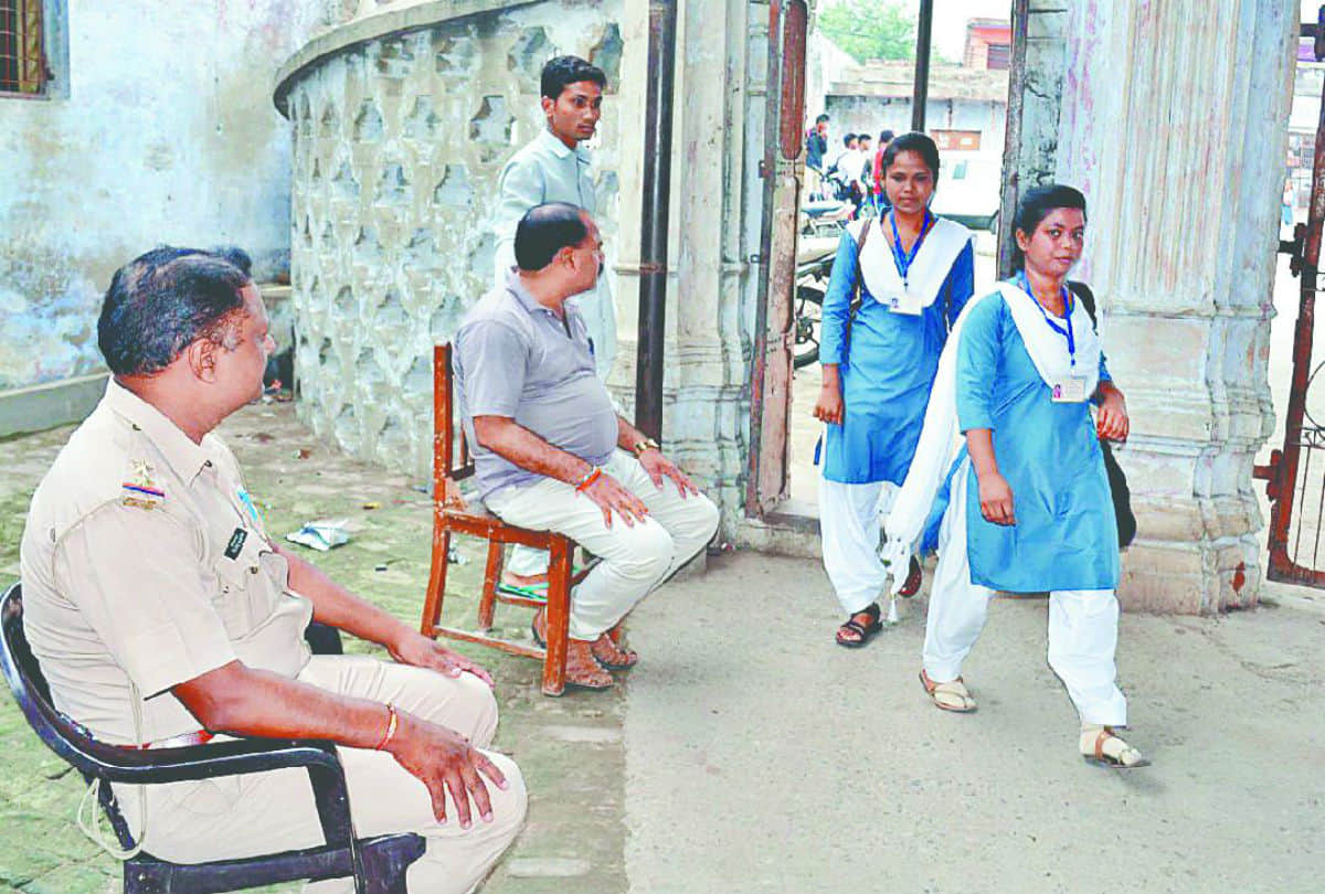 muslim girl students will have to wear burqa of dress color in college firozabad