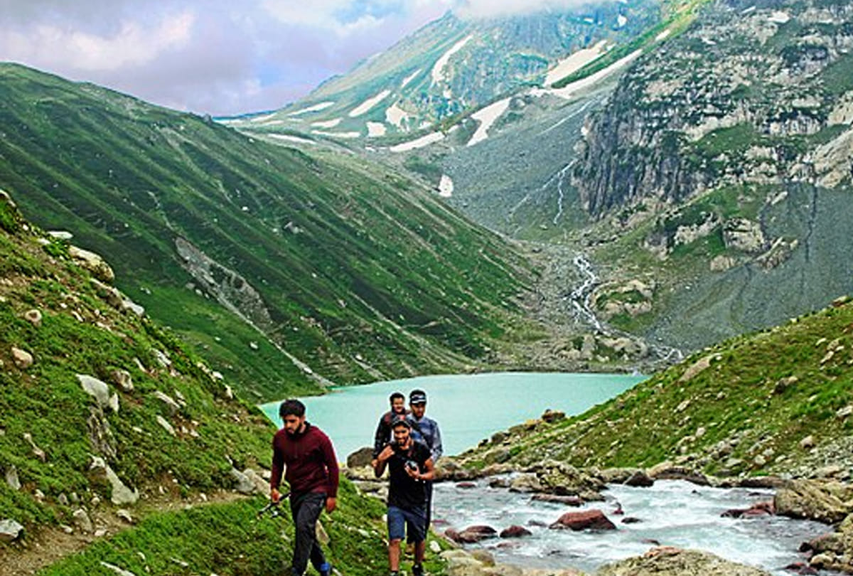 Famous Gangabal Yatra Amid Tight Security Batch Of Kashmiri Pandits