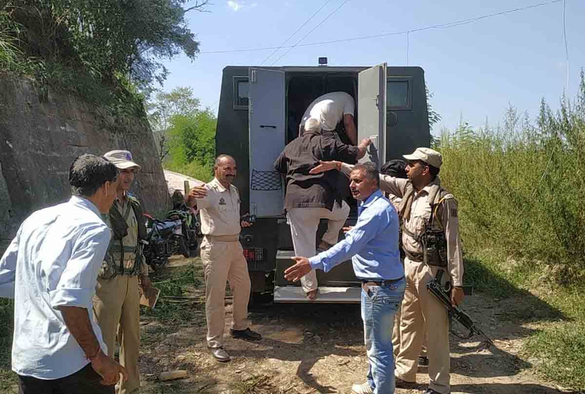 Pakistani army is targeting residential areas, ceaseefire violation by pakistan, jammu kashmir news