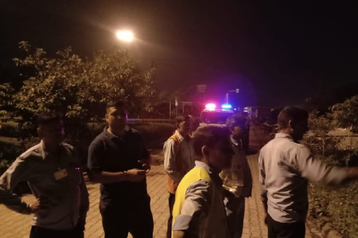 Robbery attempt in toll plaza in Meerut, half a dozen miscreants attacked and firing