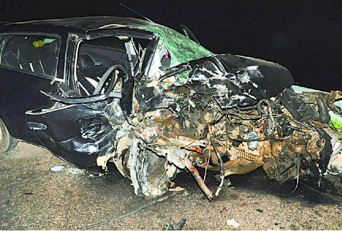 two cars collide on kisan path in lucknow, one dead, one injured