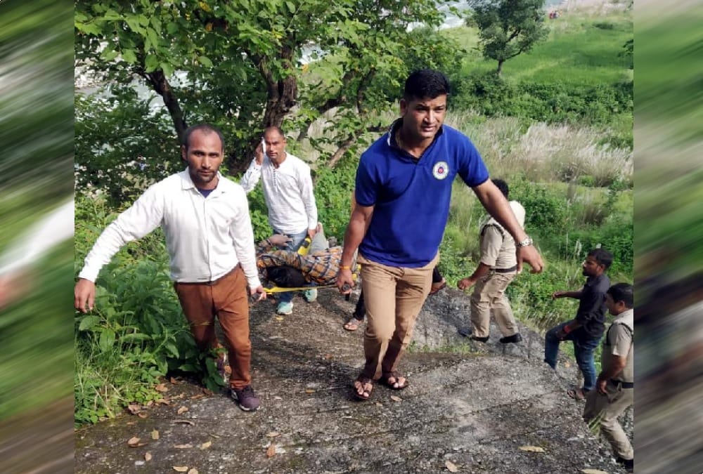 OverSpeed Utility fell in yamuna river Four Dead Bodies Recovered in vikasnagar dehradun