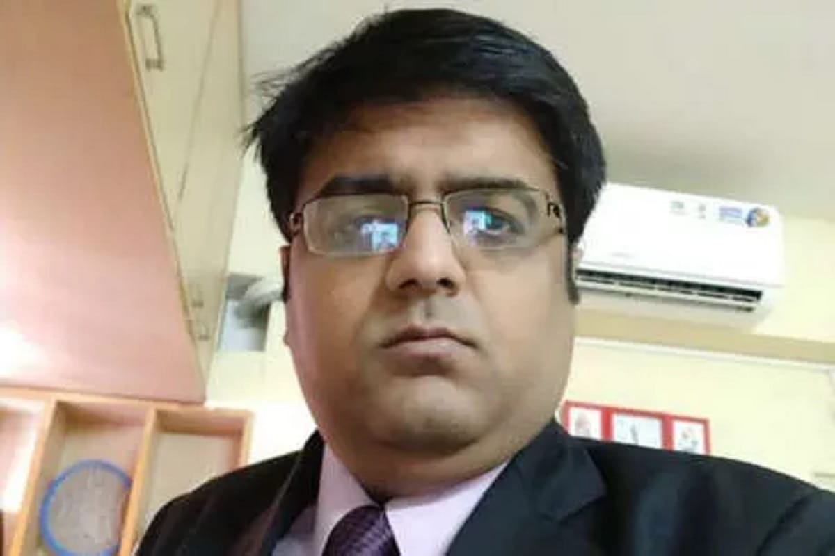 goldman sachs vice president ashwani jhunjhunwala arrested for fraud of 32 crore with the company