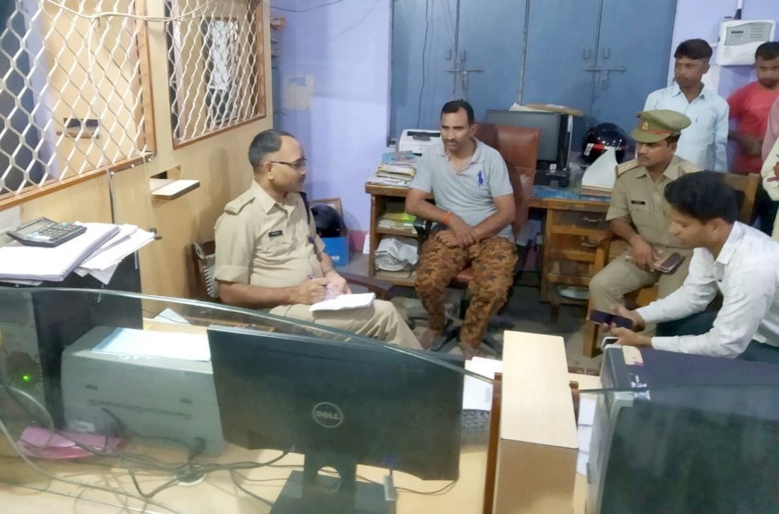 The thieves who broke the lock of Aryavart bank tried to break the locker