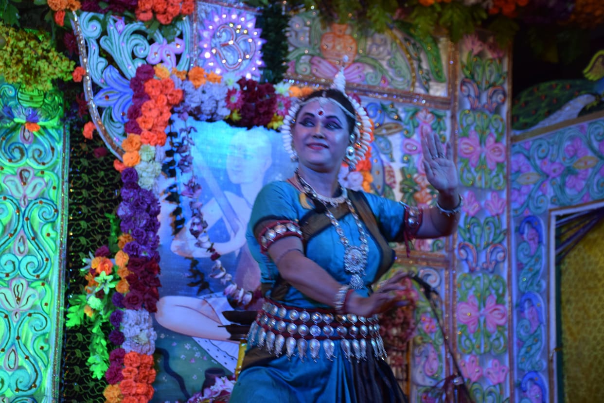 swami haridas mahotsava ka manchan