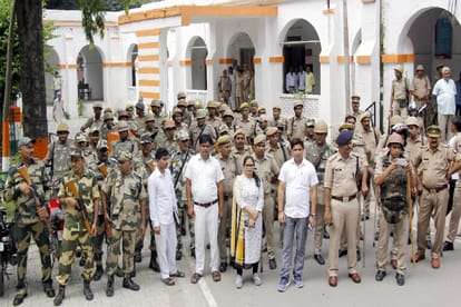 Farmers has protest in collectorate office his demand at Bijnor of Uttar Pradesh