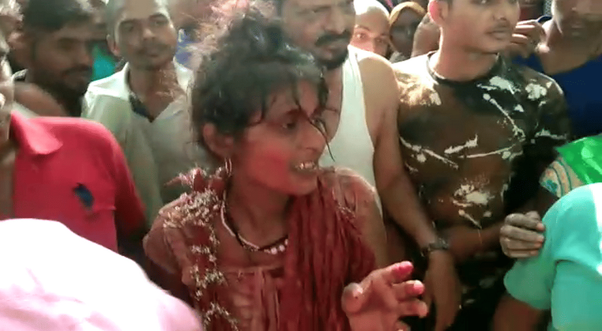 mob lynching a woman beggar beaten by people as child thief in cholapur varanasi