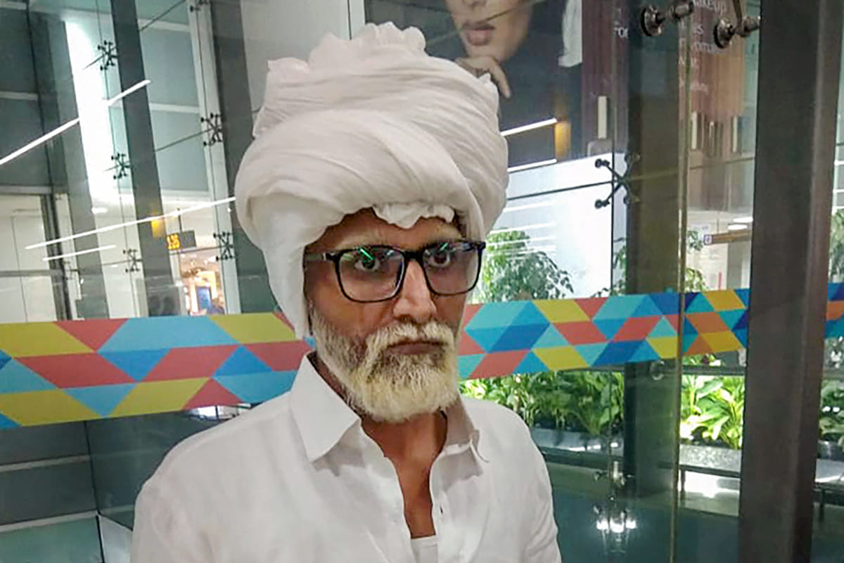 delhi 32 year man faked identity of 81 year old man to go america but lastly do small mistake arrest