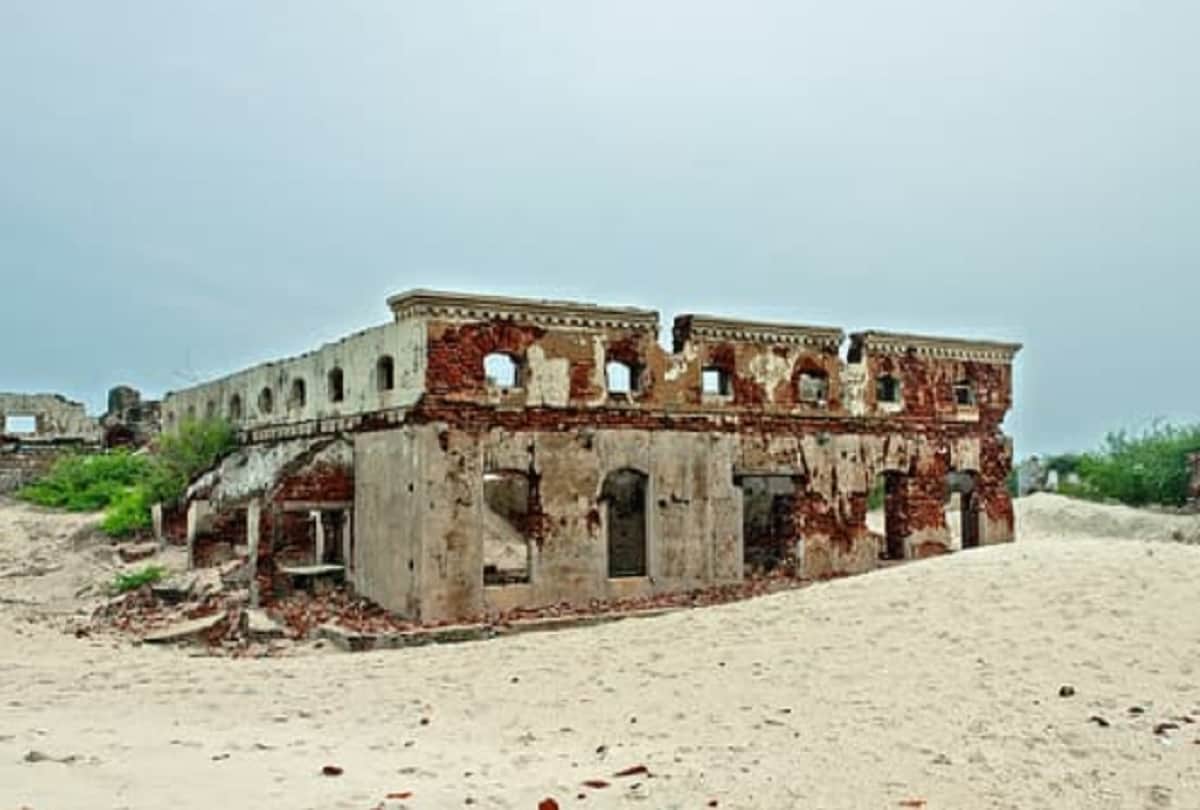 Dhanushkodi the closest point to srilanka the place where you can see origin of Ram Setu