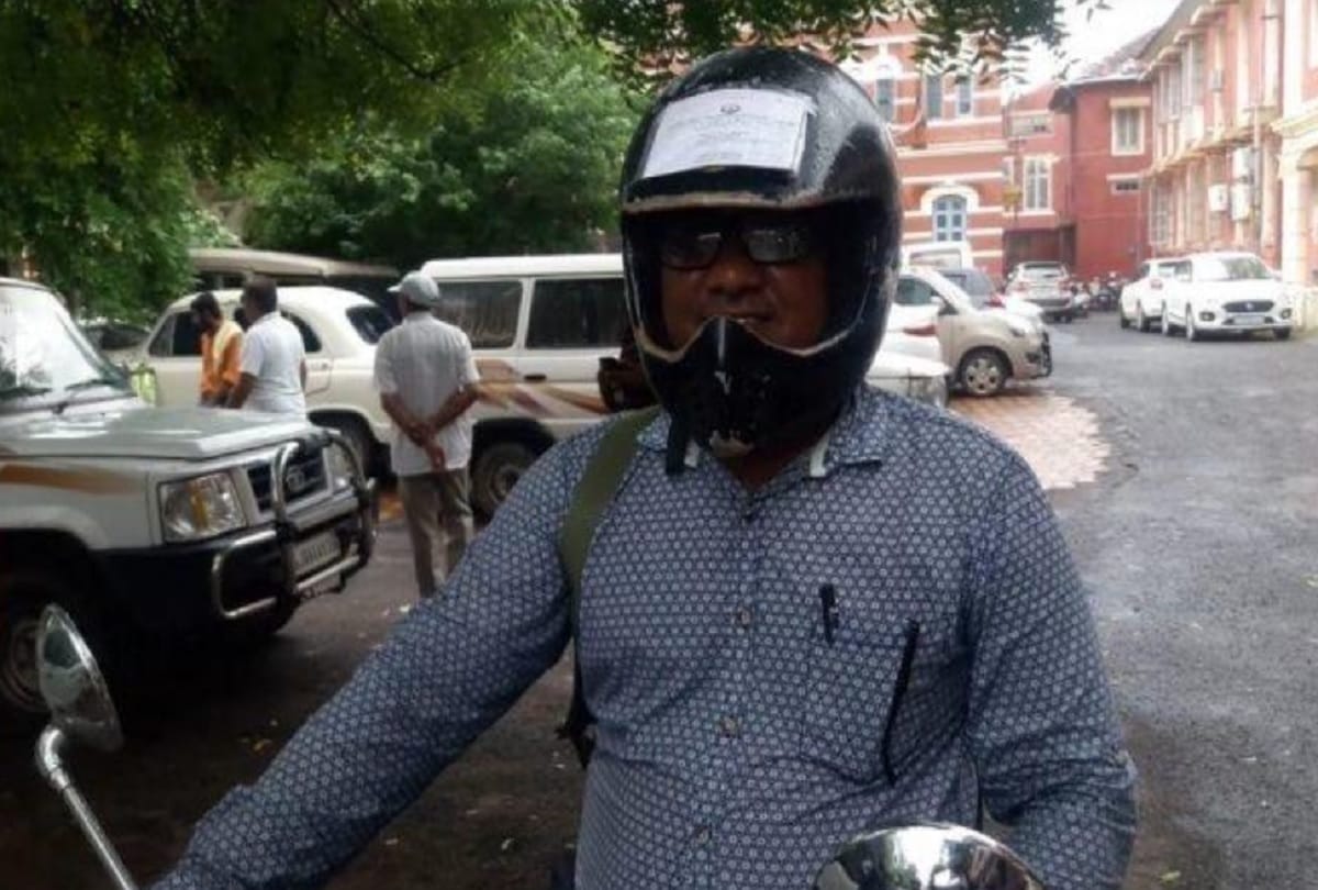 Gujarat man sticks Driving License and RC on Helmet To Avoid Getting Challaned