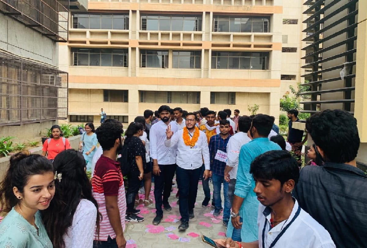 Social media versus poster war in DUSU election