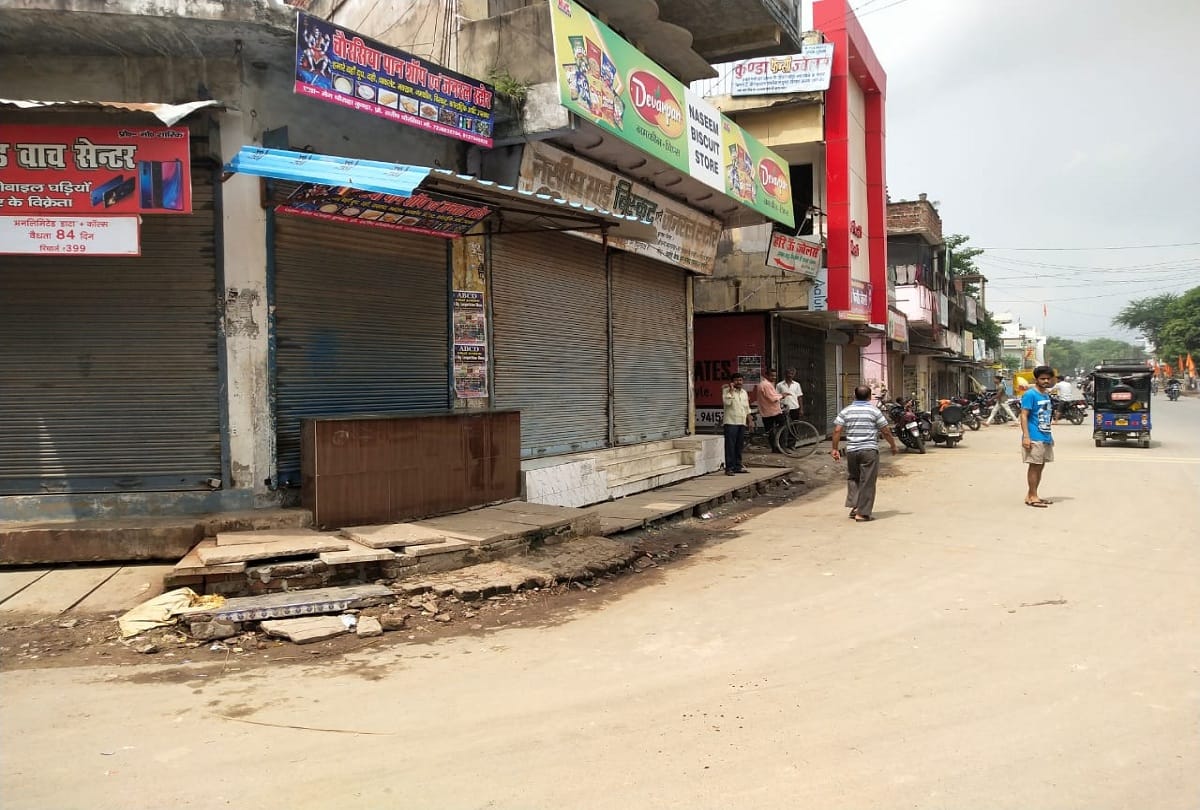 Kunda muharram Pratapgarh MLA Raghuraj Pratap Singhs father house arrested shops closed