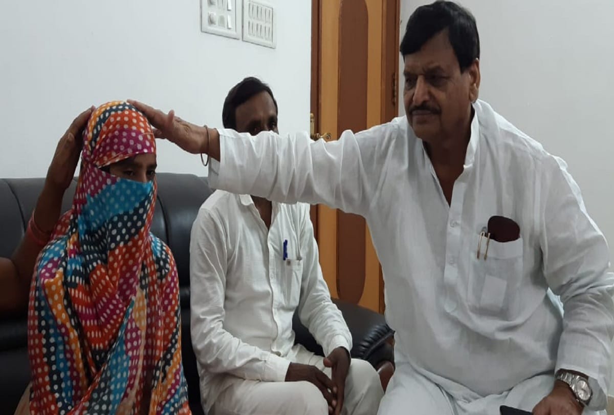 Four men did sexual harassment with women, Family alleges