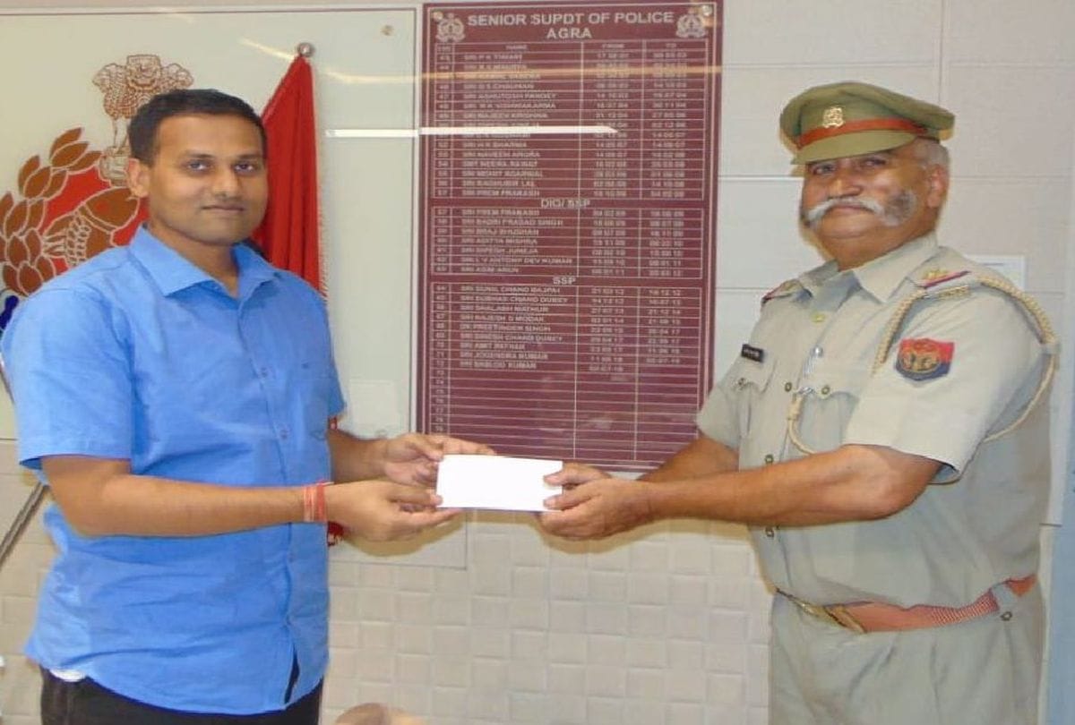 ssp bablu kumar honored to daroga harendra pal for stylish mustache