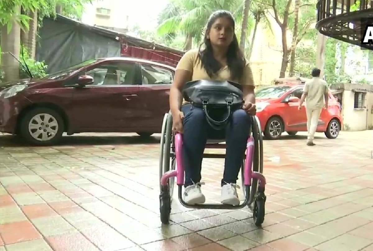 virali modi wheelchair bound woman misbehaved by cisf personnel during checking she want apology