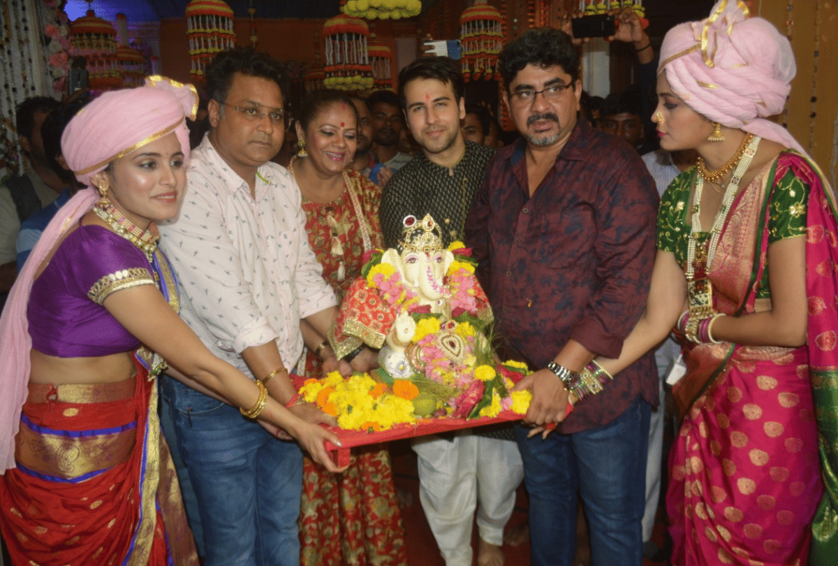 Ye Rishte Hain Pyaar Ke star cast and producer Rajan Shahi did Ganpati Visarjan