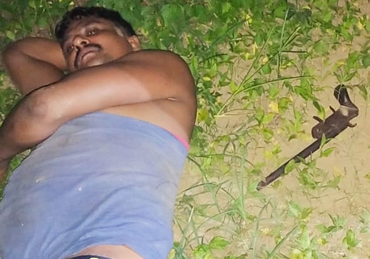 two robbers are ijured in encounter by the police