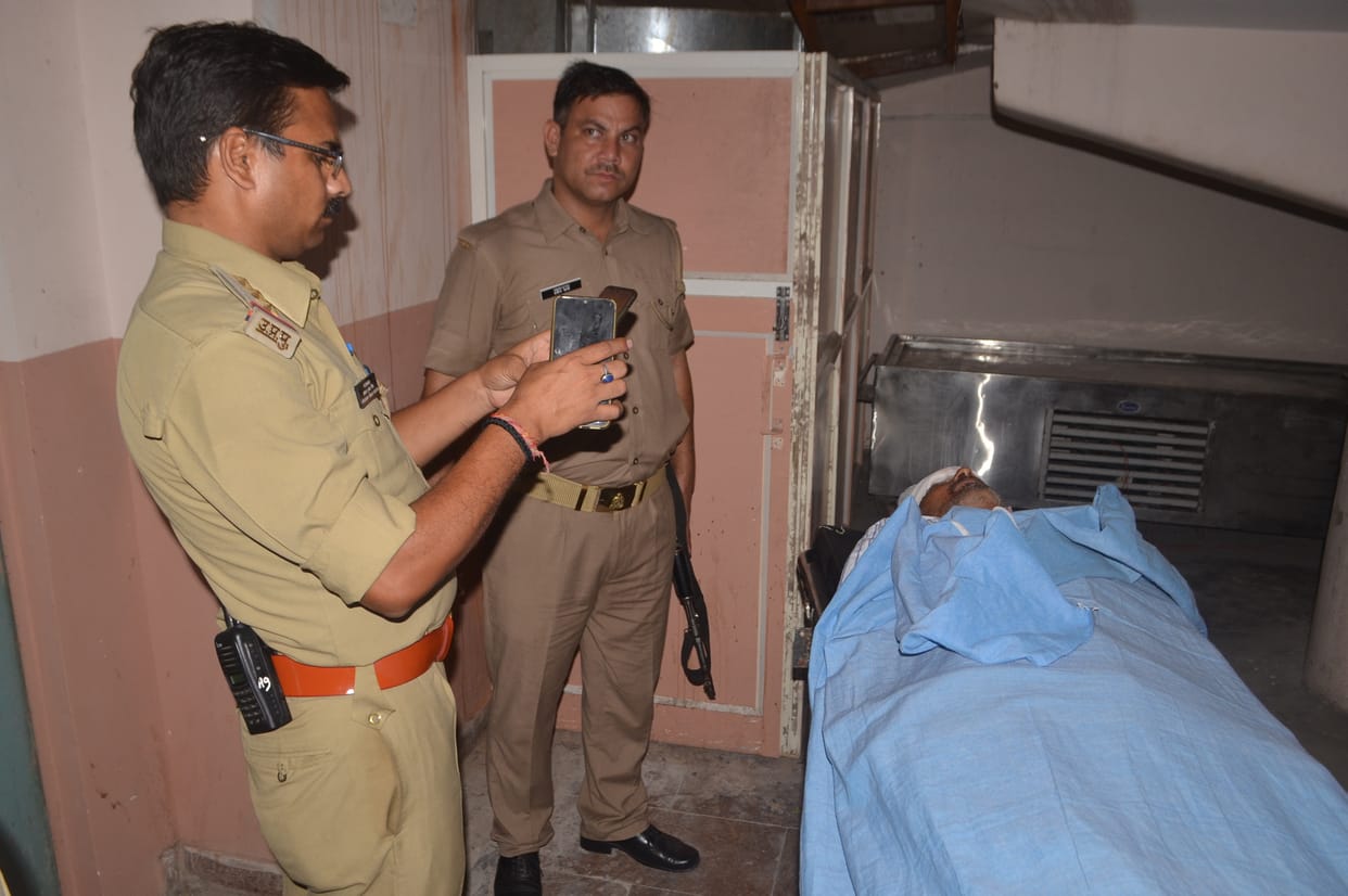 A young man jumped from the fourth floor of Anand Hospital, died