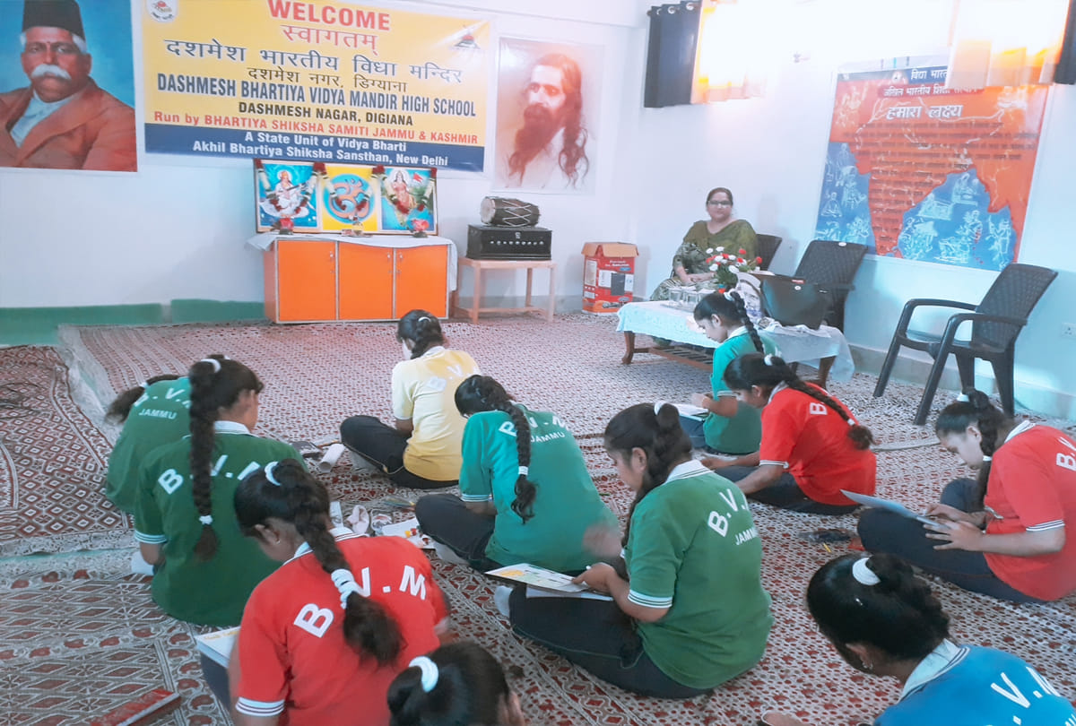 aparajita 100 million smiles painting competition in jammu, women empowerment program