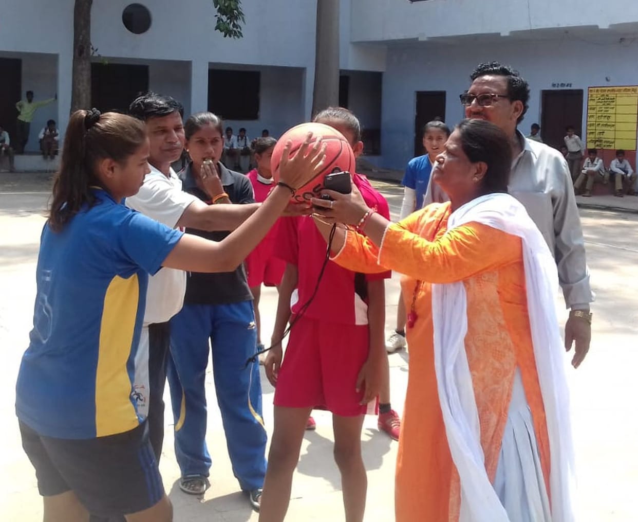 Kanpur team was the winner in the divisional basketball competition