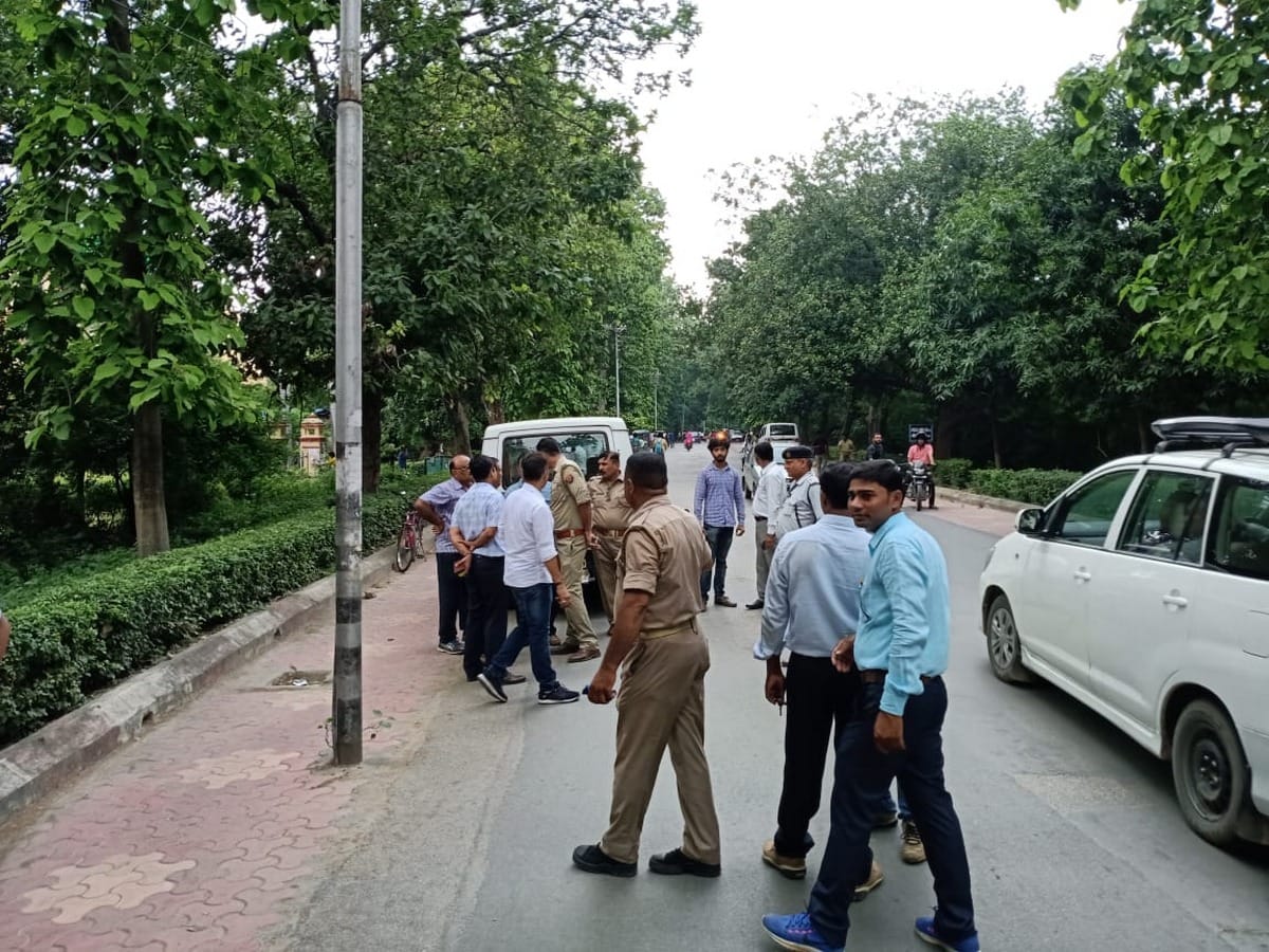 Students of two groups clash in BHU campus varanasi