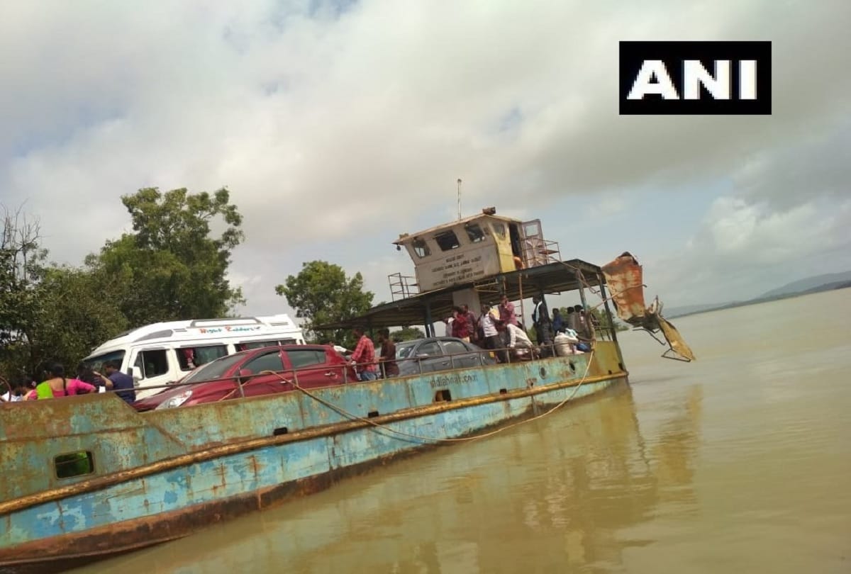 Karnataka: Two ferries carrying around 200 people collided Sagara taluk